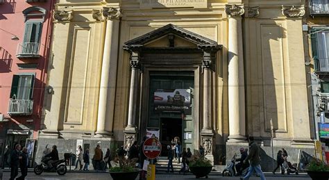 Napoli Larte Contro La Guerra Nella Basilica Dello Spirito Santo