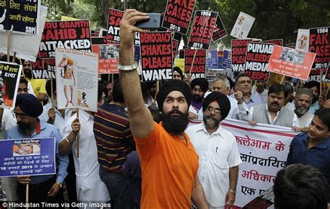 Supreme Court In India To Reopen 1984 Anti Sikh Riot Cases Daily Mail