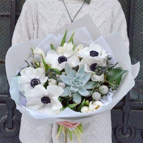 254] Букет «Танцюючі анемони» - ціна 3 790 грн | Succulents, Anemone ...
