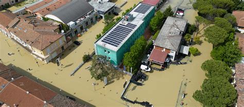 Aumentan A 13 Los Muertos Por Inundaciones En Italia Zona Cero