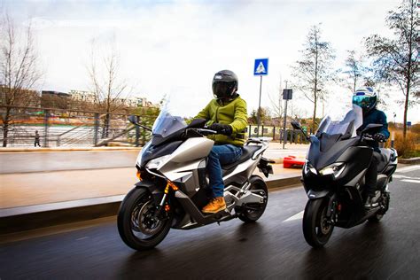 Duel Honda Forza Yamaha Tmax Tech Max