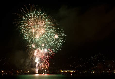 Hobart Tasmania NYE Fireworks Hobart New Year S Eve Fire Flickr