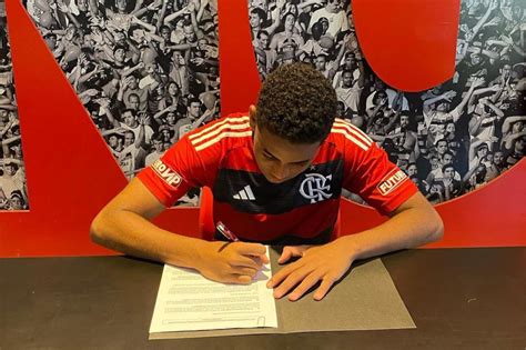 50 milhões Flamengo assina contrato camisa 10