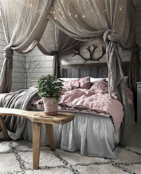 33 Inspiring Traditional Bedroom Decor Ideas - MAGZHOUSE