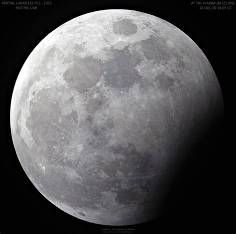 Partial Lunar Eclipse from UAE - 2023 : r/Astronomy