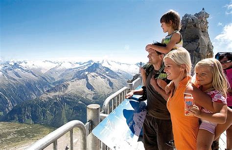 Sommerskilauf Am Hintertuxer Gletscher Skifahren Im Sommer Alpenhof