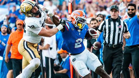 Gators Bounce Back To Defeat Commodores 38 14 Sports Illustrated Florida Gators News