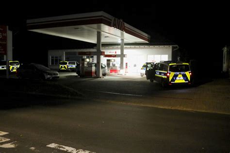 Berfall Auf Arzeller Tankstelle T Ter Ist Fl Chtig Polizei Erbittet