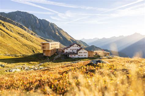 Stubaier Höhenweg Etappe 6 Neue Regensburger Hütte Franz Senn