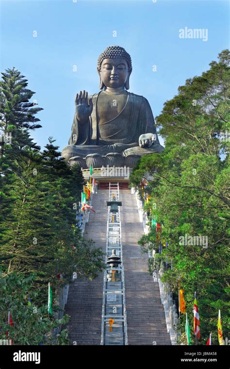 La Estatua Del Buda Gigante En Tian Tan Hong Kong China Fotograf A De