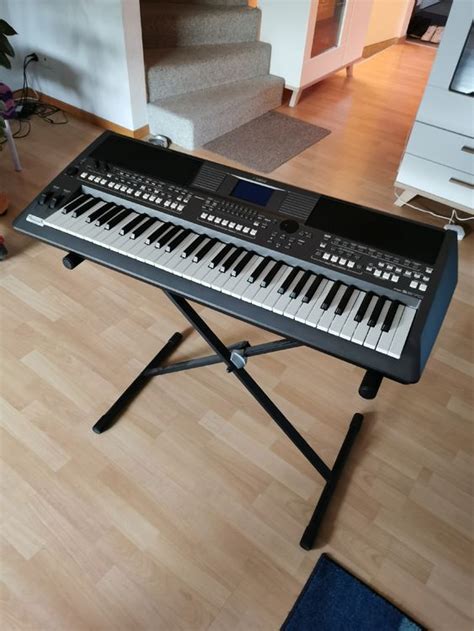 YAMAHA PSR S670 Keyboard mit Ständer Kaufen auf Ricardo