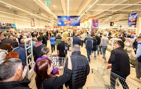 Puhoi De Lume La Noul Hipermarket Carrefour Din Pite Ti