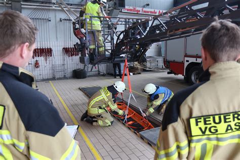 Vg Asbach Neue Drehleiter Maschinisten Ausgebildet Region Aktuell Tv