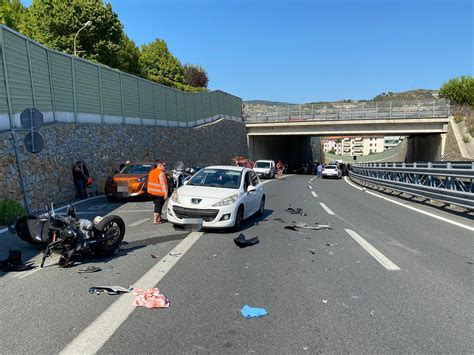 Frontale In Aurelia Bis Ad Arma Di Taggia Auto In Contromano Si