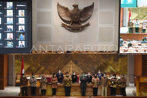 PENGESAHAN UU CIPTA KERJA ANTARA Foto