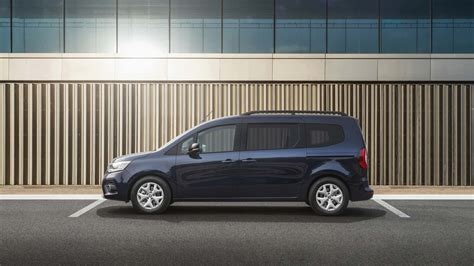 Renault Grand Kangoo Debuts With Seat