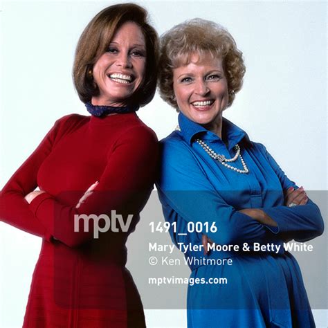 Mary Tyler Moore and Betty White in "The Mary Tyler Moore Show," 1976 ...