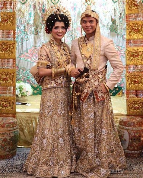 Bukan Kebaya Ini Dia Baju Adat Pengantin Bugis Yang Dikenal Dengan