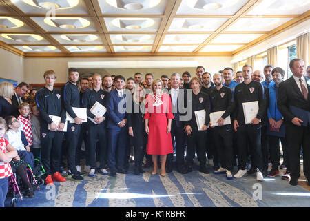 Les Joueurs De L Quipe Nationale Croate Luka Modric Et Lovro Majer L