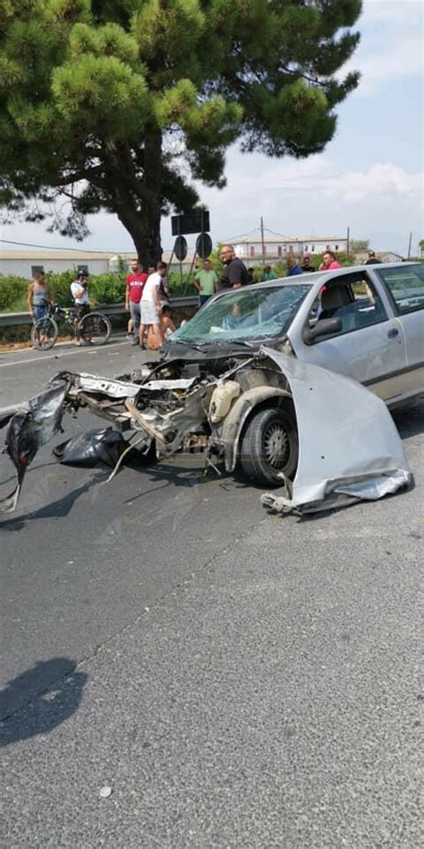 Grave Incidente Tra Due Auto Sulla S S Diversi I Feriti