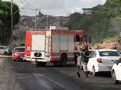 G1 Grupo Queima Pneus E Bloqueia Via Regional Em Sete De Abril