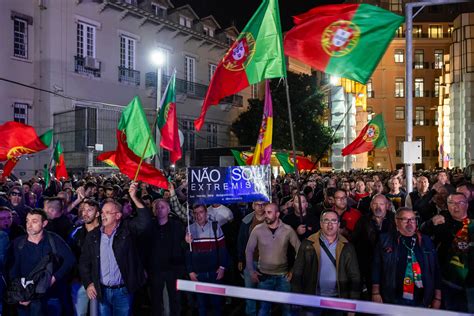 Pol Cias Arriscam Processo Disciplinar Por Protesto Porta Do Capit Lio