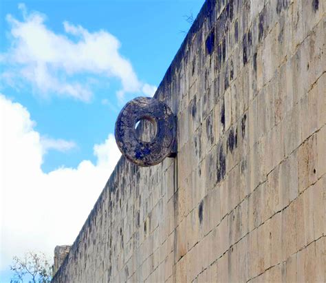 El Juego De Pelota Maya El Mundo Con Ella