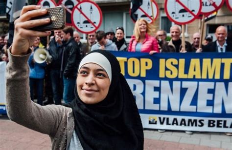 Muslim Woman S Cheeky Selfie With Anti Islam Group Goes Viral Bbc News