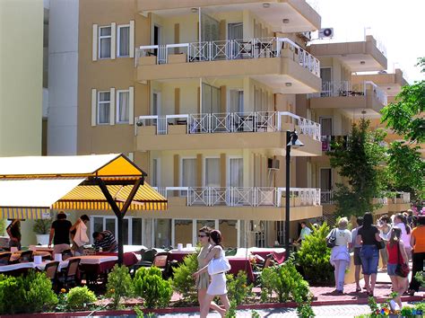 tourists image tourists visit  hotel images excursion