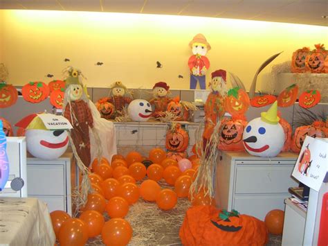 Halloween Cubicle Decorating Contest Ideas Cubicle Cubicles - The Art ...