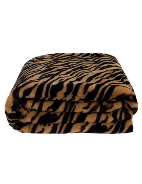 Plaid En Fausse Fourrure Motif Tigre Reborn Tiger Par Zoeppritz