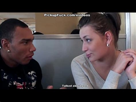 Mujer follando severamente en el café XVIDEOS