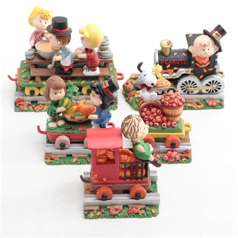 Danbury Mint "Peanuts Thanksgiving Special" Train | EBTH