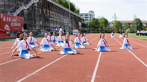 奏响青年追求政治进步的“人生三部曲”