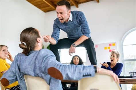 Assédio No Trabalho Tudo Que Você Precisa Saber Oitchau