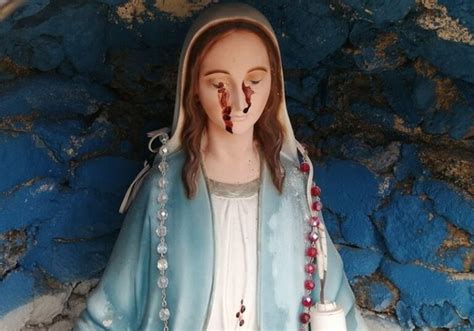 La Statua Della Madonna Piange Sangue Incredulità A San Gregorio D