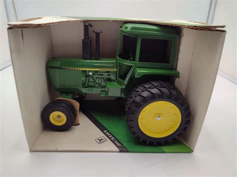 1/16 John Deere 4450 2WD Tractor - Madsen's Farm Toys