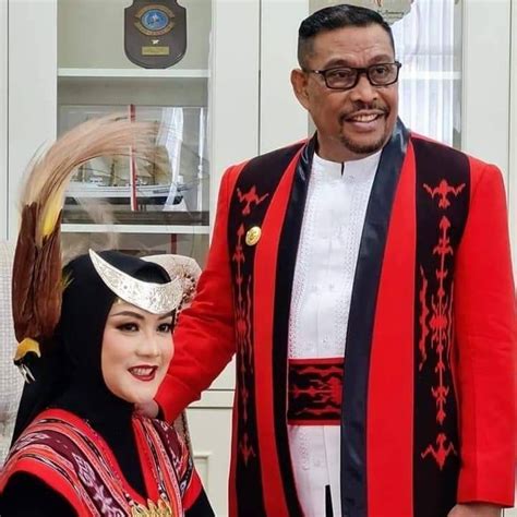 Upulatu Maluku Murad Ismail Hadiri Pengukuhan Adat Raja Negeri Seith