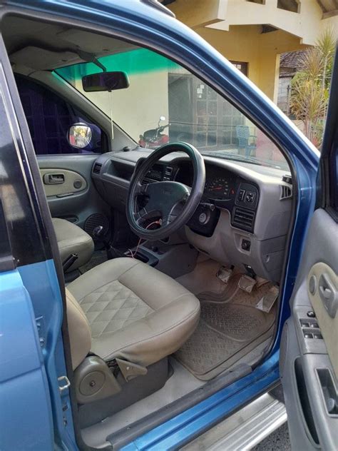 Isuzu Panther Grand Touring Biru