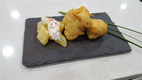 BACALAO REBOZADO AL ESTILO CASA LABRA CON PATATAS EN QUESO CREMA DE