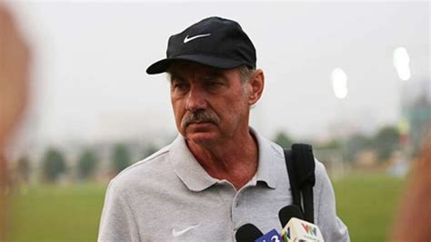 Masih Ingat Alfred Riedl Pelatih Yang Pernah Bawa Timnas Indonesia Ke