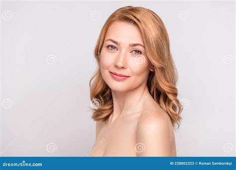 Photo Portrait Woman After Shower Smiling With Nude Shoulders Isolated