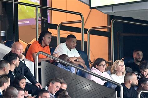 Kylian Mbappé Reinstated Into Psgs First Team Squad After ‘positive