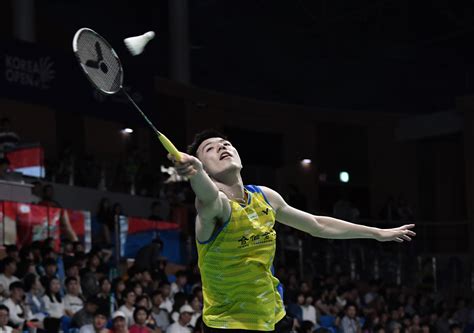 Marín through to final at Syed Modi International Badminton Championships