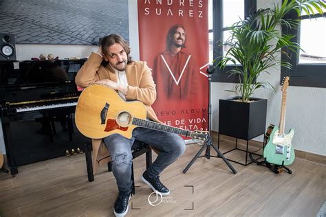 Andrés Suárez nos presenta Viaje de vida y vuelta Cada disco es un