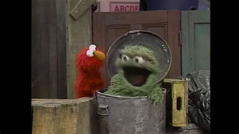 Sesame Street Elmo Plays Hide And Seek With Oscar Youtube