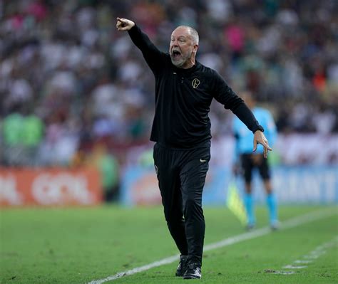 Mano Menezes Exalta Primeiro Tempo Do Corinthians Contra Fluminense