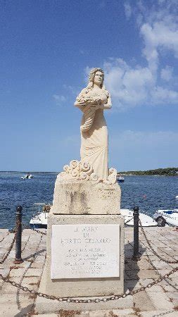 Statua Di Manuela Arcuri Porto Cesareo AGGIORNATO 2019 Tutto