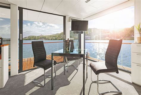 No1 Houseboat Interior