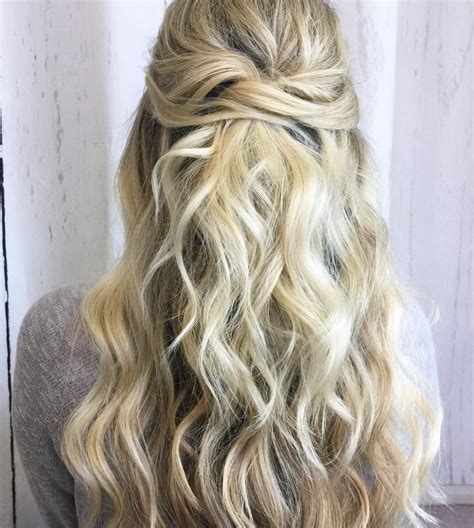 Stunning Blonde Hair Color with Beautiful Waves